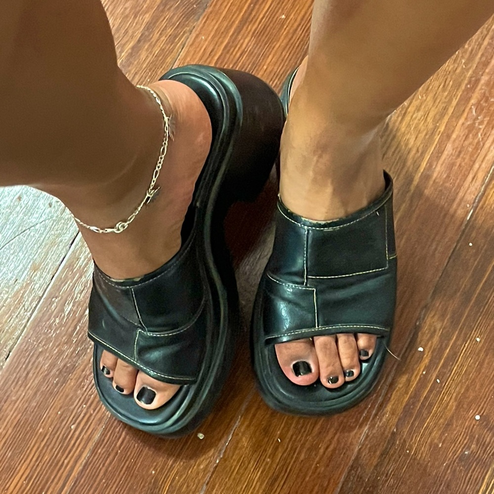 L.E.I Black Sandals